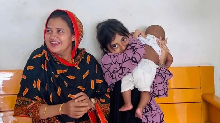 ১৩ বছর বয়সেই মা, কোলে ৭ মাসের সন্তান
